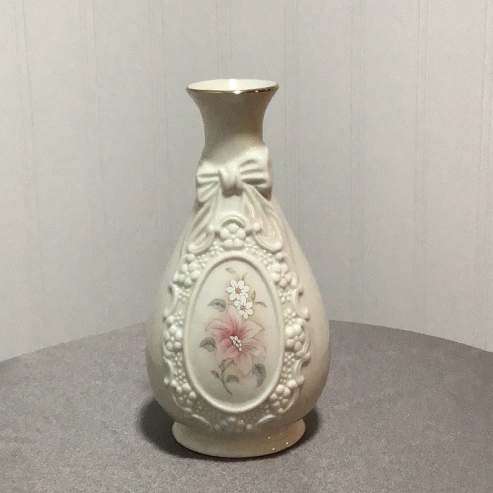 Royal Heritage Porcelain Cameo Ribbon Vase